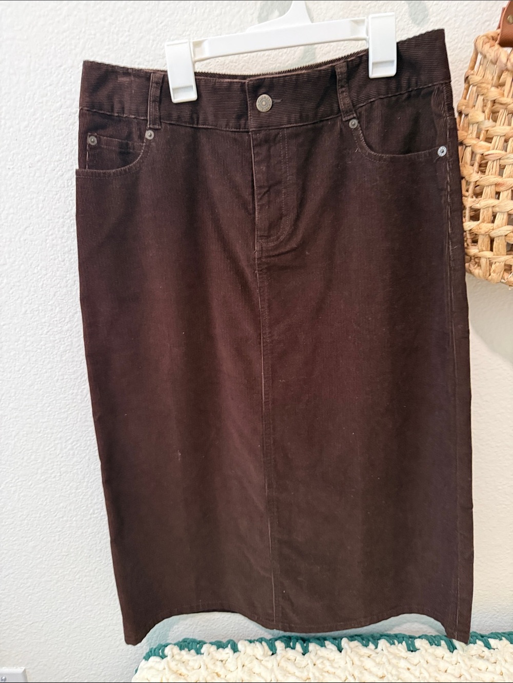 Woman’s Eddie Bauer VTG w/Tag  Corduroy chocolate brown Pencil Skirt.